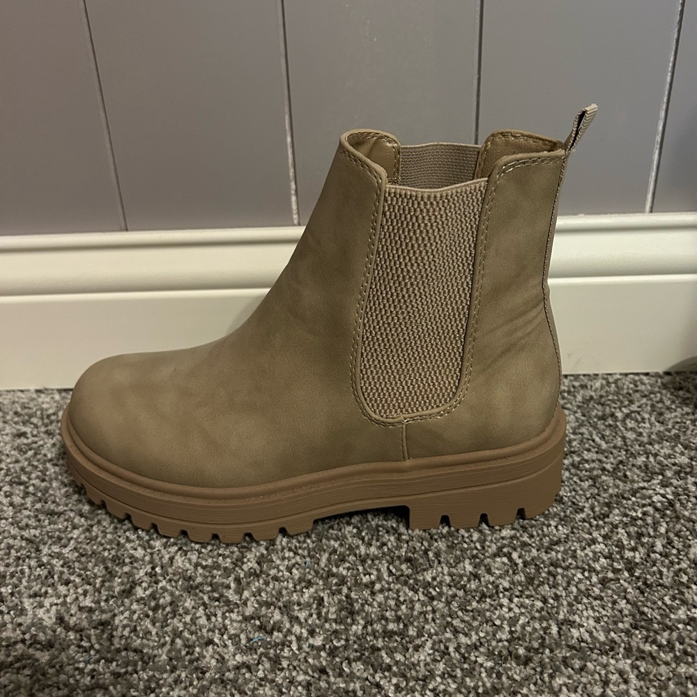 Tan Chelsea Boots